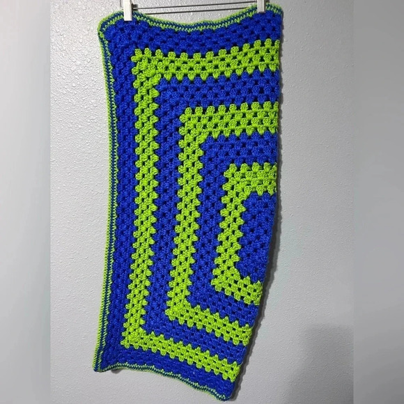 Afghan Blanket Throw Granny Square Crochet Wool Multi-Color 34 X 33 EUC Gorgeous - Picture 4 of 5